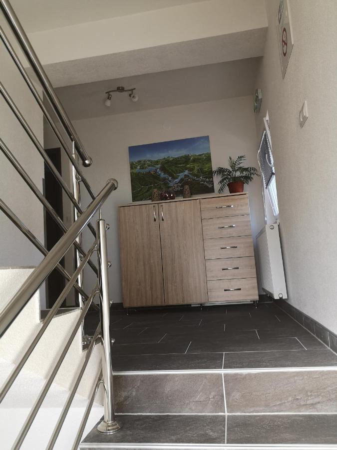 House Karakas Hotel Korenica Kültér fotó